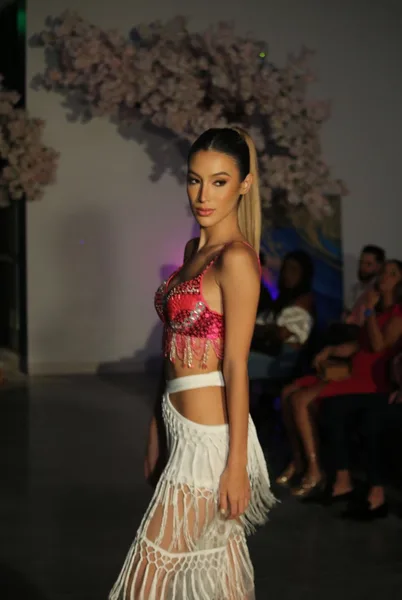Maquillaje de Alta Costura para Pasarela de Moda