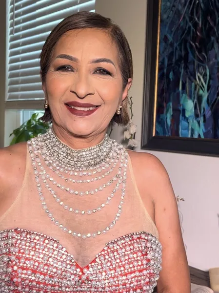 Maquillaje y peinado para pieles mayores